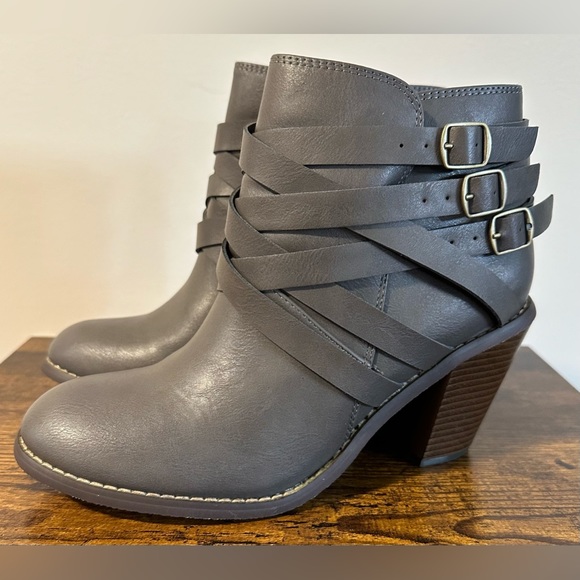 Journee Collection Shoes - Journee Collection Women’s Gray Buckle Strap Ankle Boots NWT Size 9